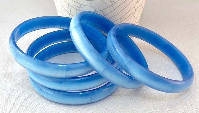 LG82 60s pale blue cats eye lucite bangles
